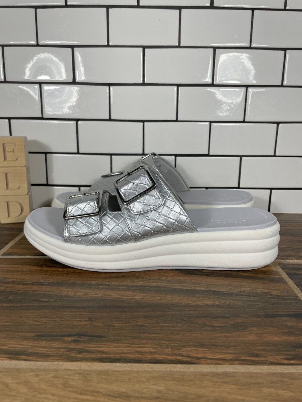 Clarks Drift Buckle Shoes Womens 10 Silver Metallic Cloudsteppers Slide Sandals